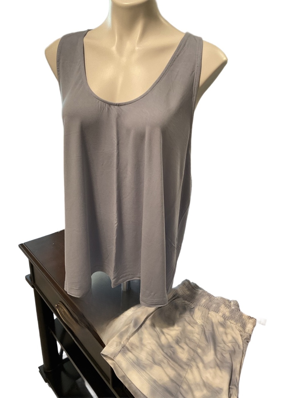 New Soma Grey Scoop Tank & Grey & Tan Lounge Shorts Set